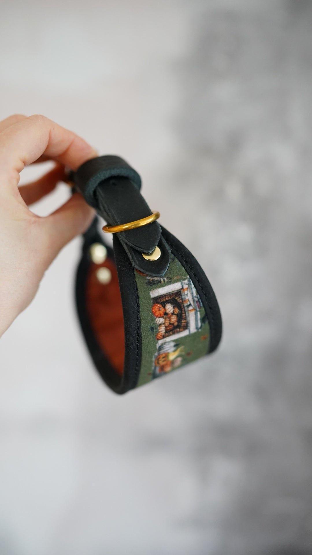 Spooky Parade 20mm Signature HOUND - 11.5-13.5" (29-34cm)